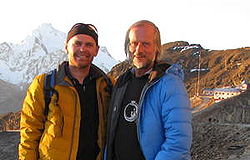 Hans Dreyer and Erich Gnaiger at Chacaltaya; right: the lab, left: Mt. Huayna Potosi (2012-Aug-07).